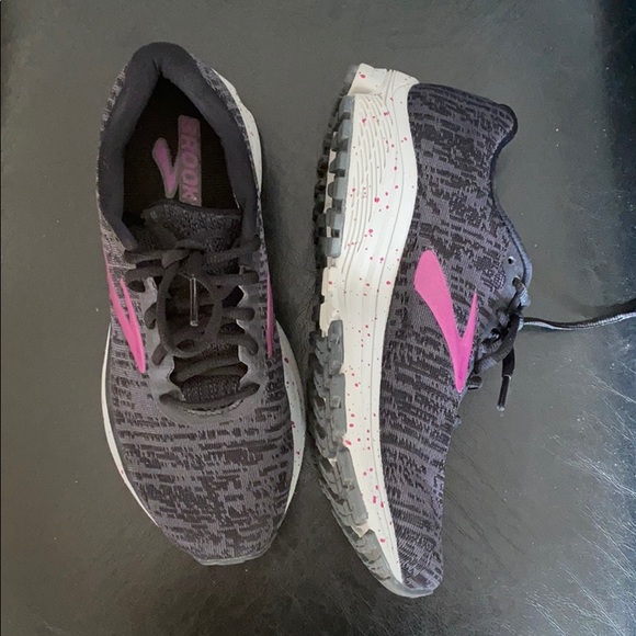 brooks cushion neutral